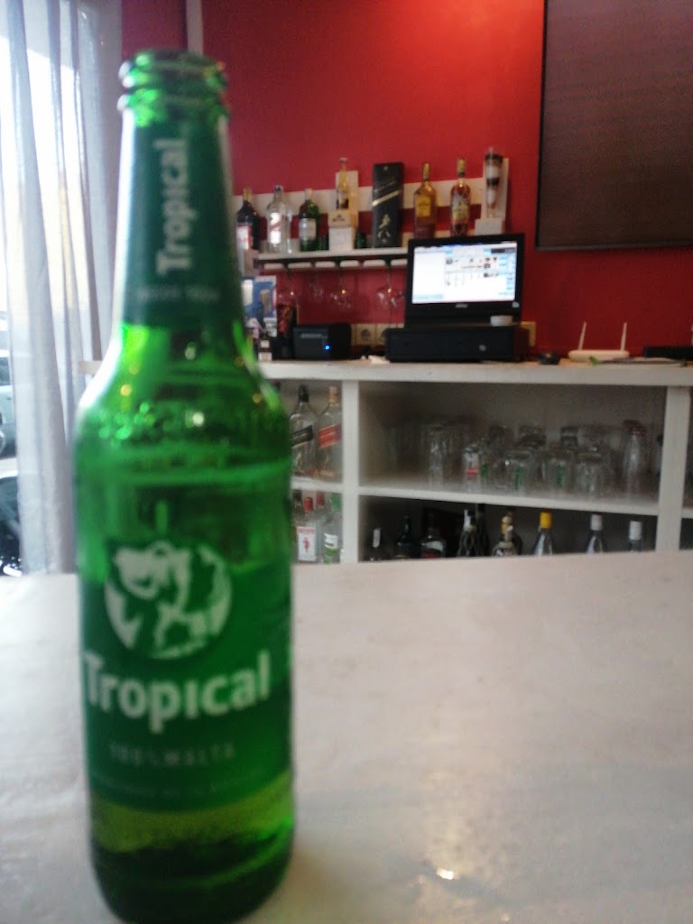 Cafe Pool — Comida y bebida