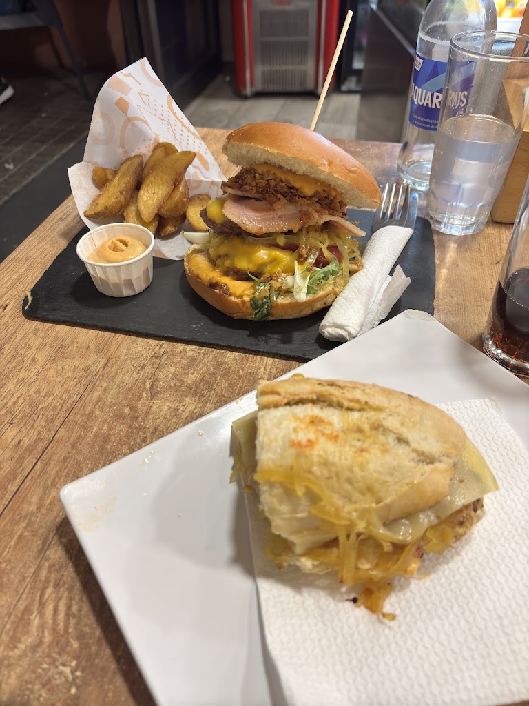 Bar - Cafeteria Deyfe — Hamburguesa