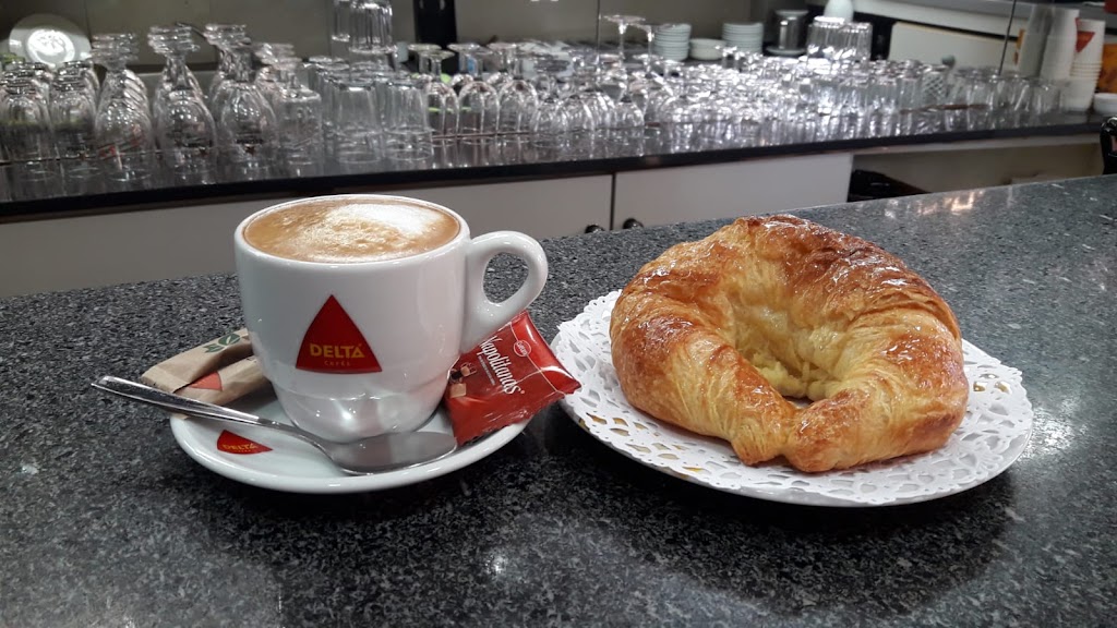 Cafe Bar Lar's — Comida y bebida