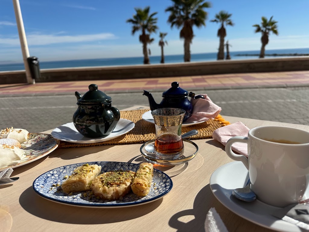 Ward coffee and tea lounge restaurant — Comida y bebida