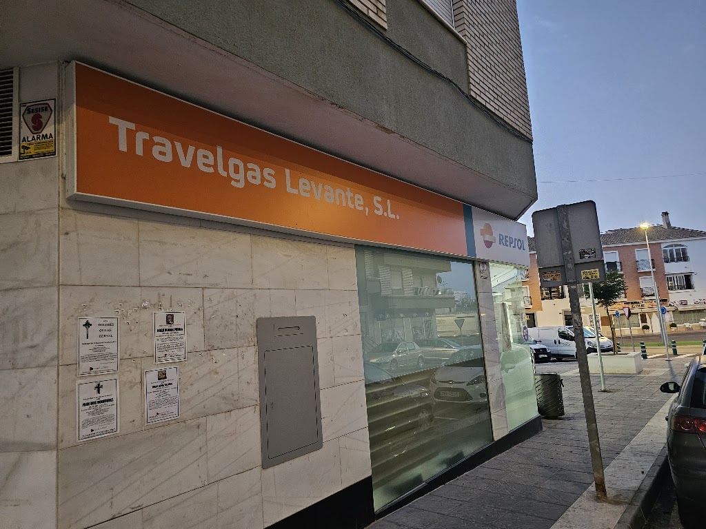Estacion de Servicio Repsol — Exterior