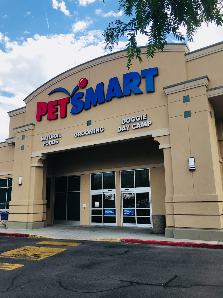 Pet supply store in Murray