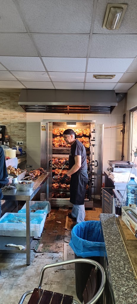 Los Pollos - Pollo a l'ast y tapas — Ambiente