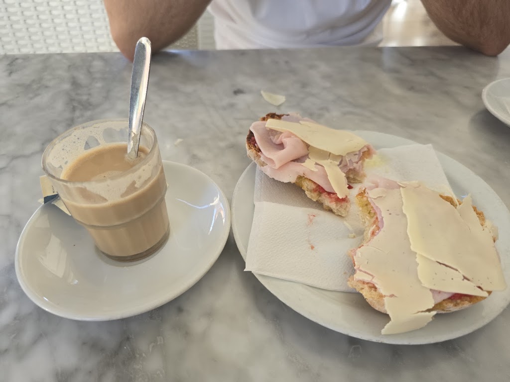 Cafeteria El Semaforo — Cafe