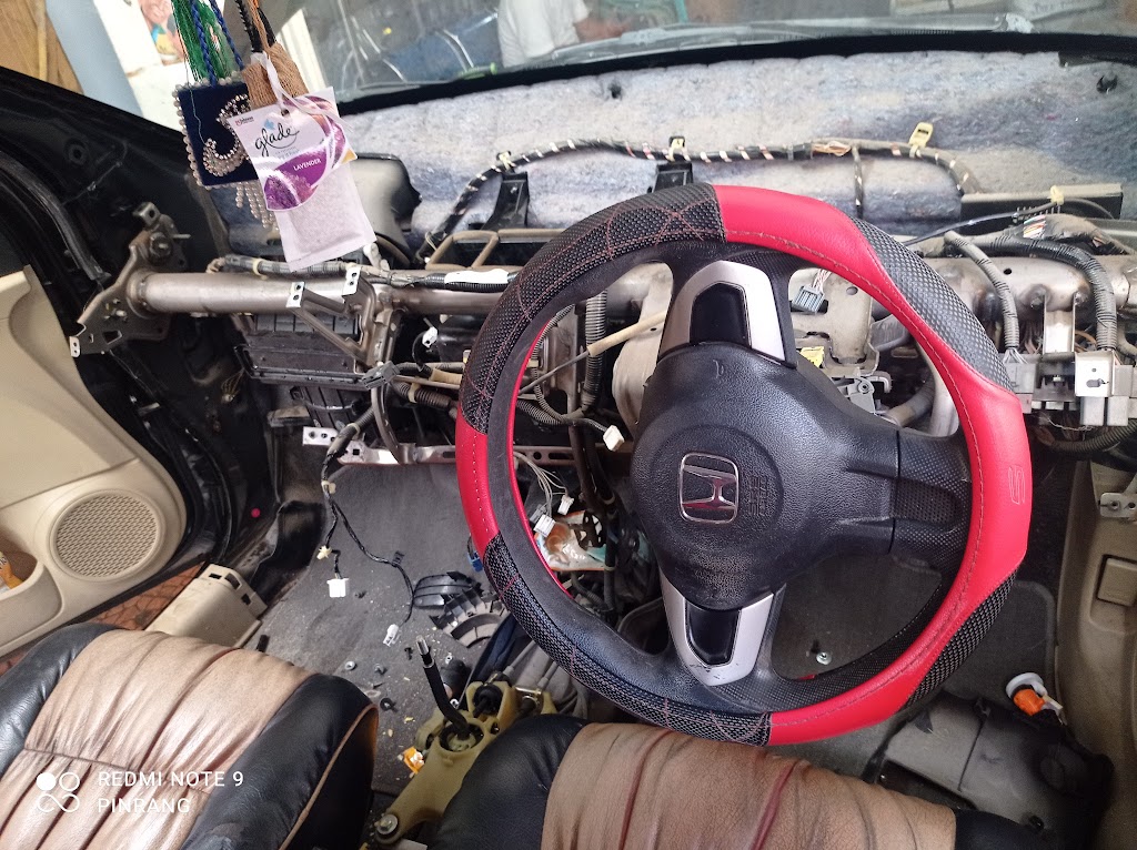 Mahkota Variasi Bengkel AC, Audio And Accessories Mobil
