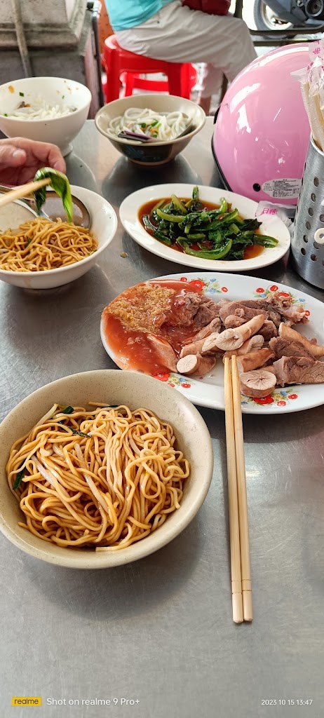 阿忠虱目魚粗米粉 的照片