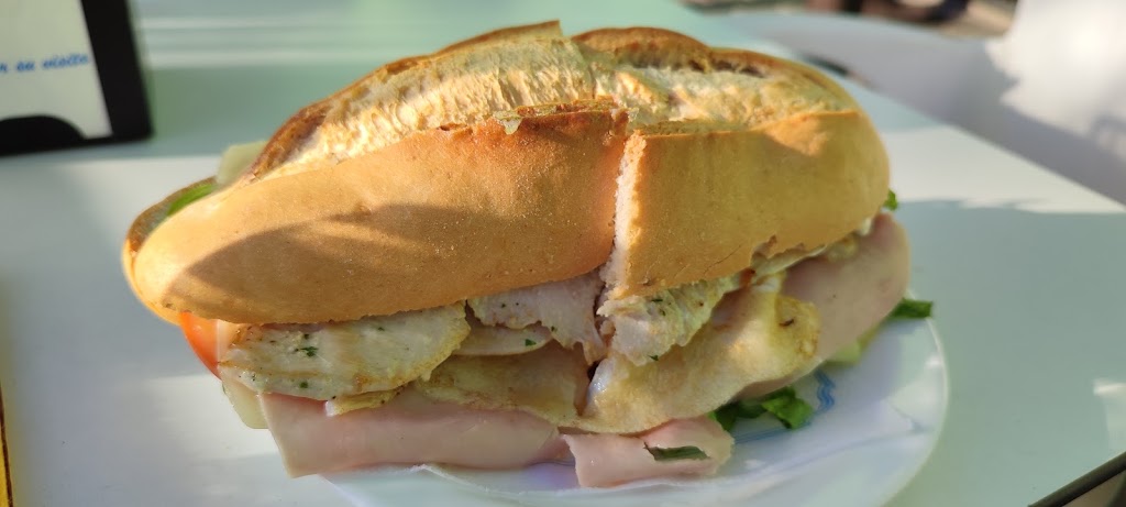 Bar cafeteria El Parral — Comida y bebida