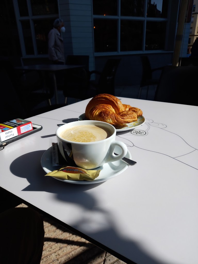 Cafeteria El Cuartin — Cafe