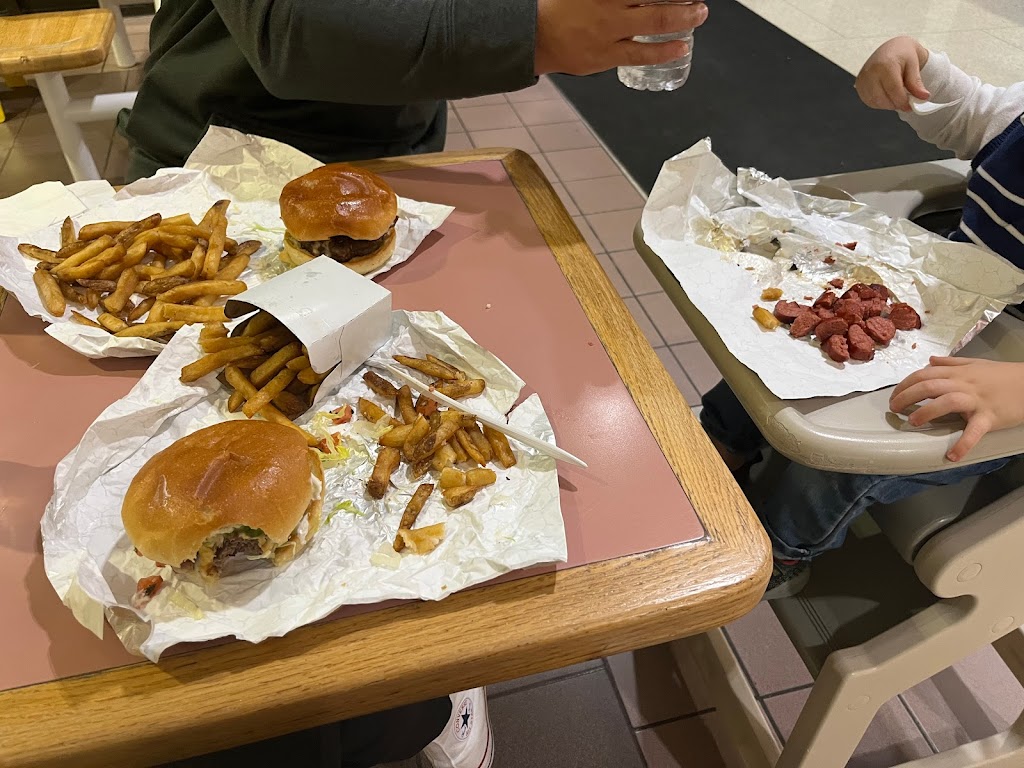 Elgin’s Backyard Burgers in St Thomas