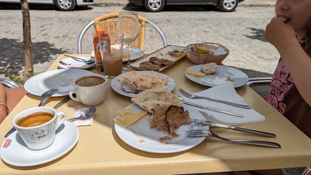 Bar restaurante El Molino — Comida y bebida