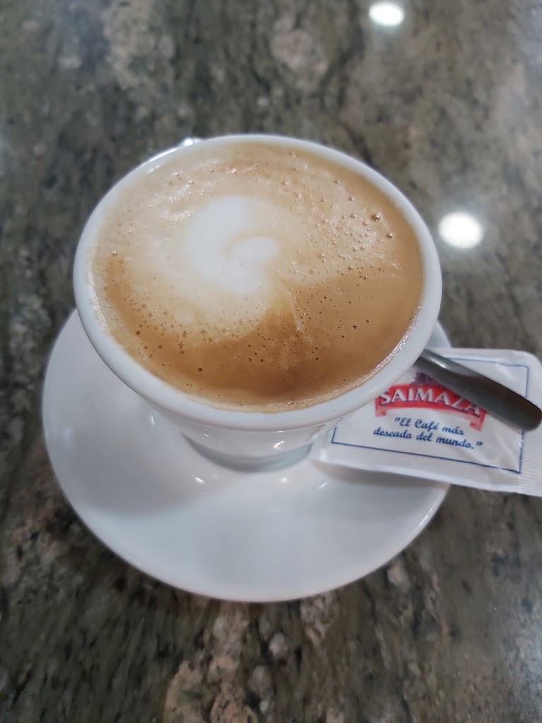 Cafe-Bar Los Currantes — Comida y bebida