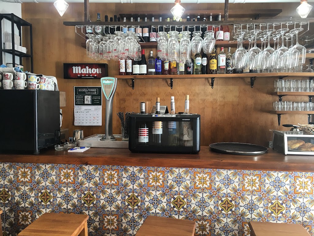 Encuentros Bar Cafeteria — Ambiente