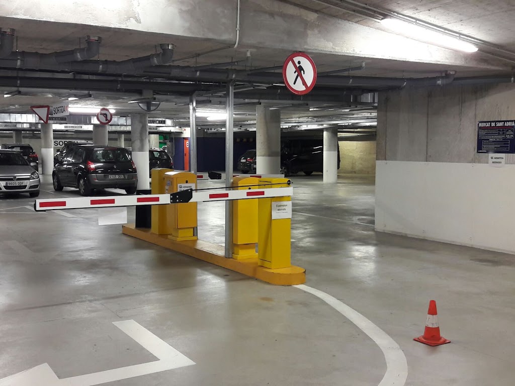 Parking Mercat Sant Adria — Signo