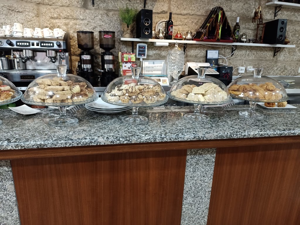Restaurante arabe ALJAIMA — Comida y bebida