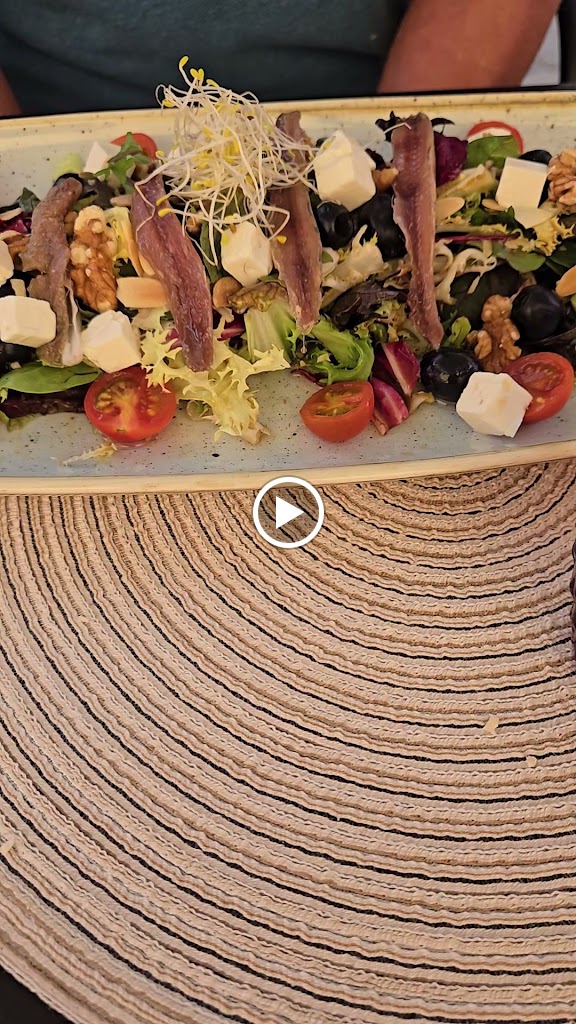 Mon Restaurant — Videos