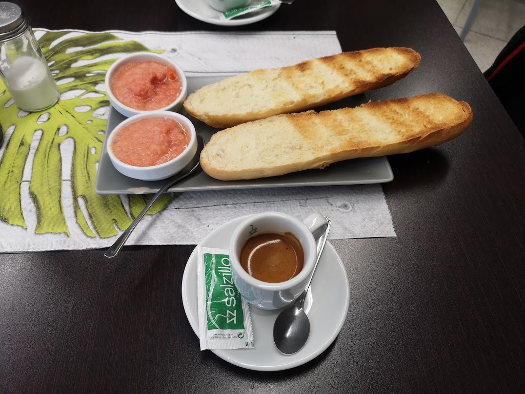 Cafeteria CIDE — Comida y bebida