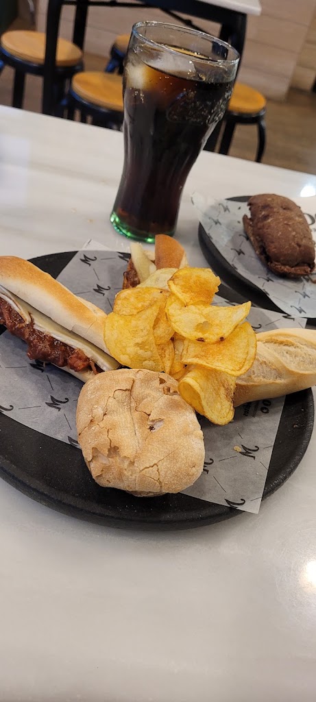 100 Montaditos - Vega Plaza — Comida y bebida