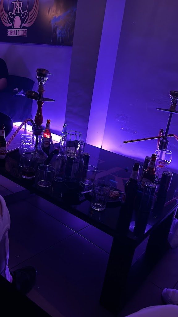 T&R SHISHA LOUNGE — Escenario