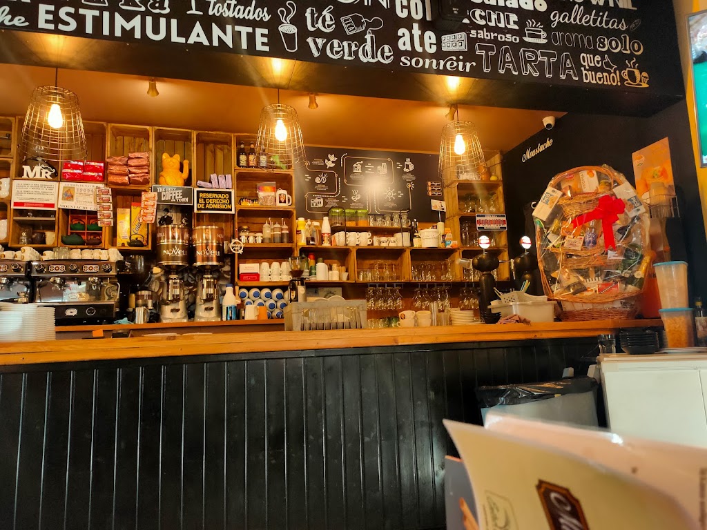 Moustache Cafe — Ambiente