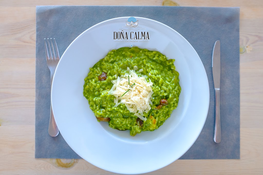 Dona Calma Gastrobar — Comida y bebida