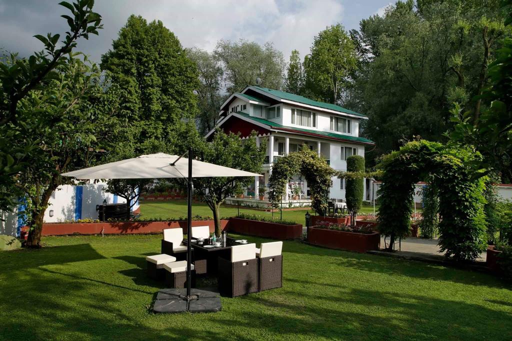 Almus Resorts