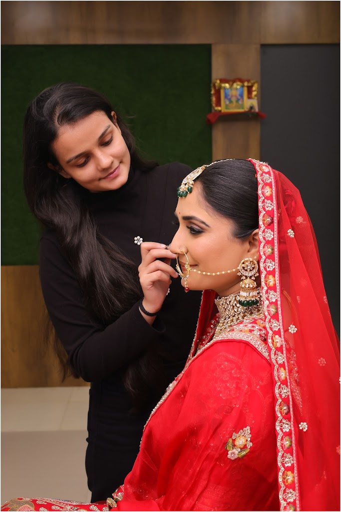 Br Salon Makeup Studio