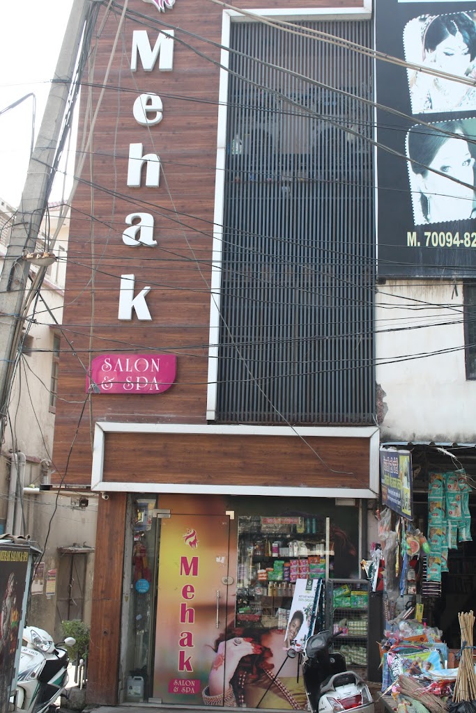 Ladies Salon Bridal Makeup Nail Extension Hydra Facial Dhariwal