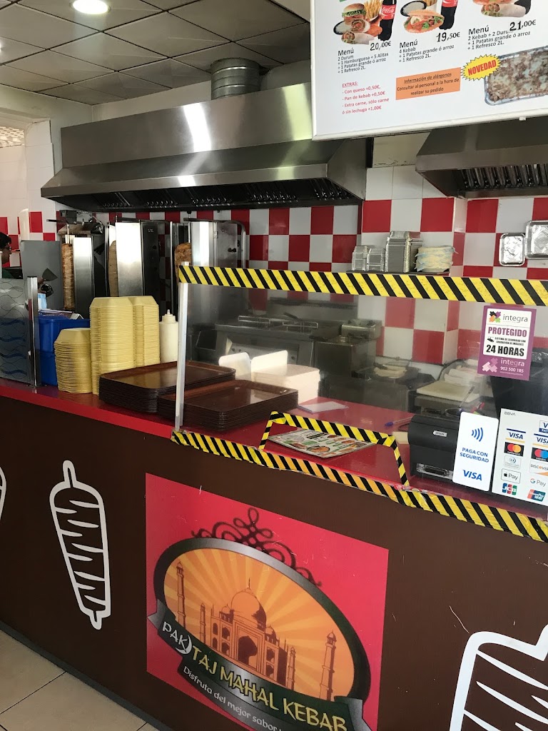 Pak taj mahal kebab( HALAL) alcala de guadaira(antiguo bar espana) — Ambiente