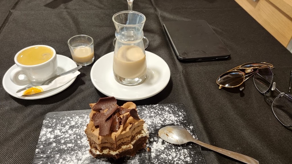 Can Matias Bar Zamora — Comida y bebida