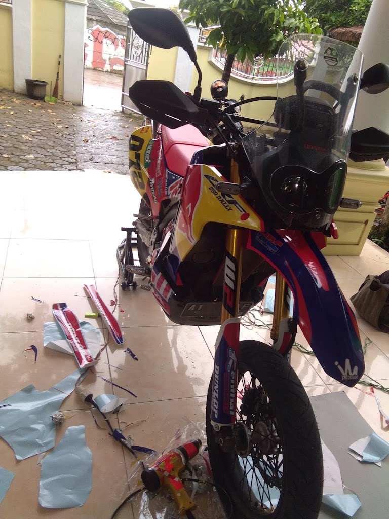 Aksesoris & Bengkel Motor TISNA