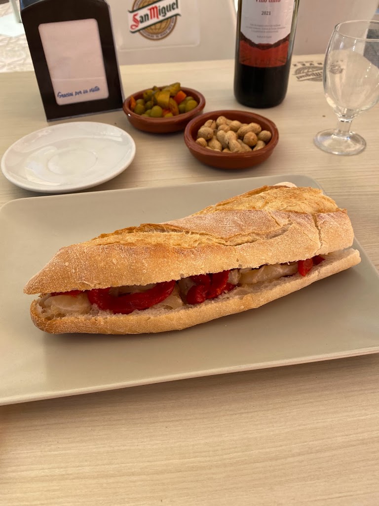 Bar Los Jazmines — Comida y bebida