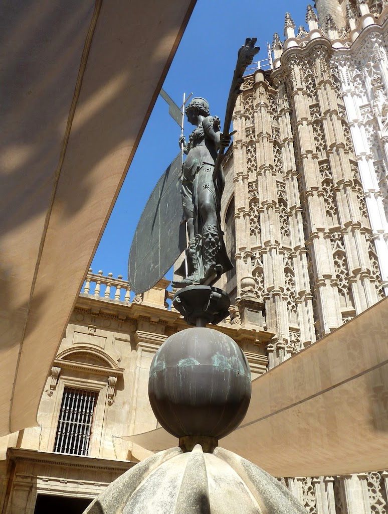 Replica del Giraldillo