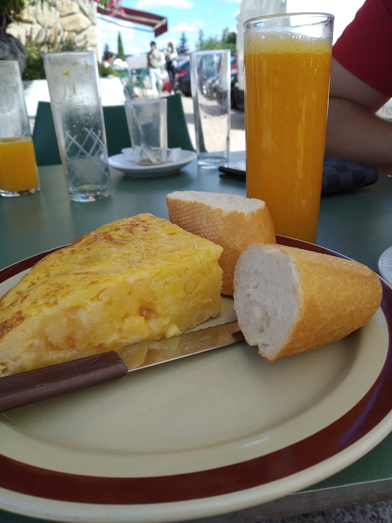 Bar La Chopera — Comida y bebida