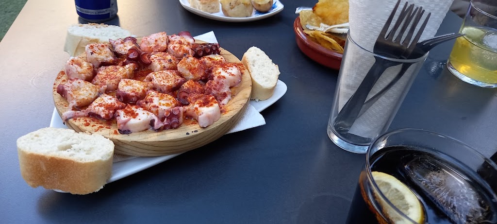 Bar La Cana — Comida y bebida