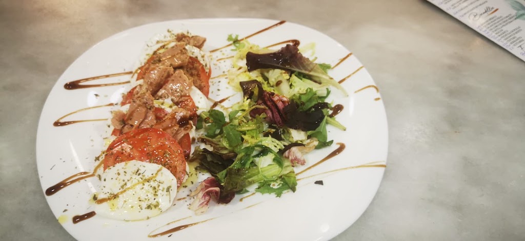 La Bodeguilla De los Vinoletos — Comida y bebida