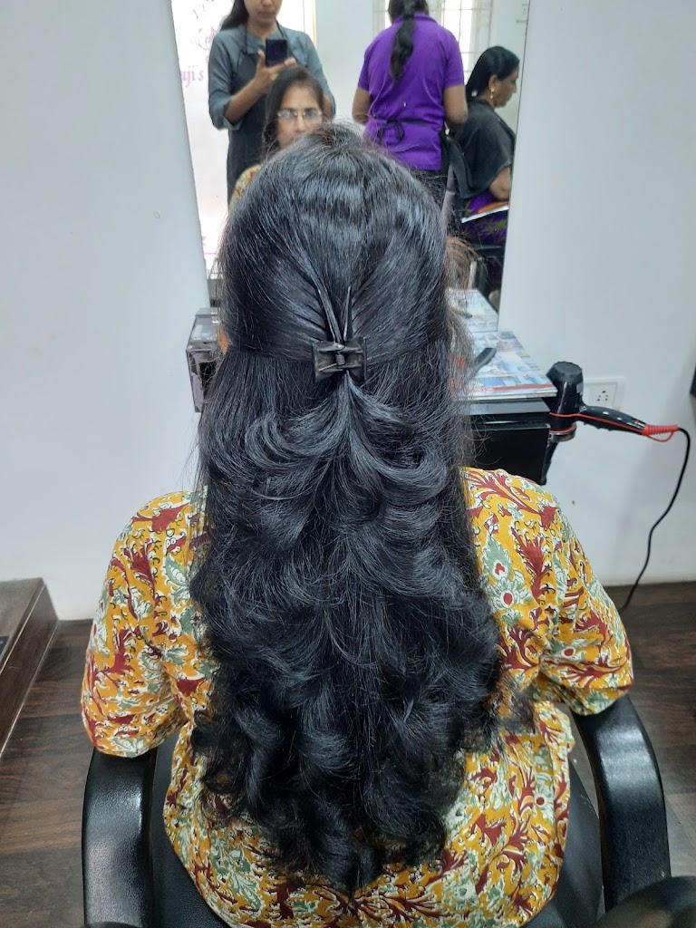 Suji S Beauty Parlour