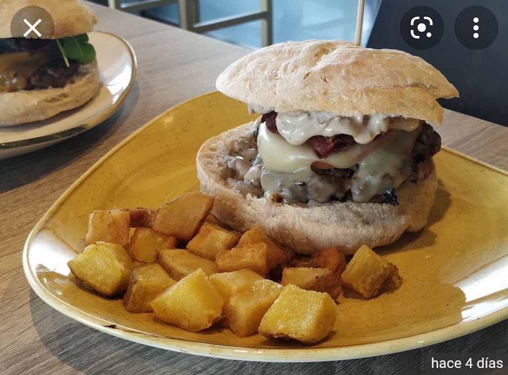 Carnivale Burger — Comida y bebida
