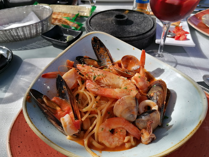 Restaurante Sauco — Comida y bebida