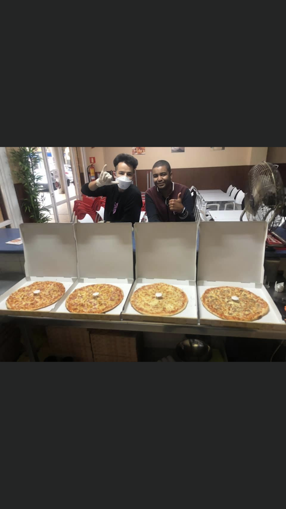 Pizza libre — Comida y bebida