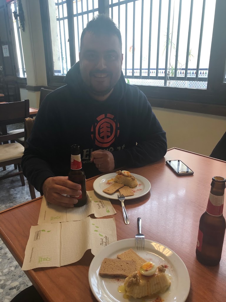 Cafeteria Centro de Mayores — Comida y bebida