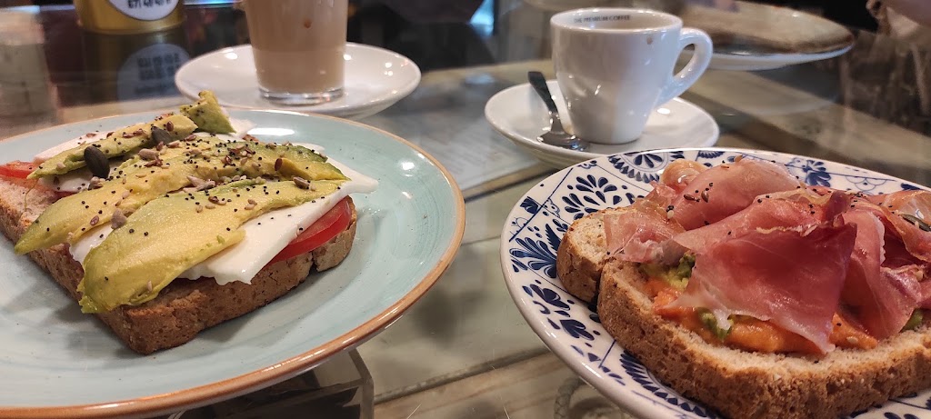 Tasca La Quinta del 75 — Comida y bebida