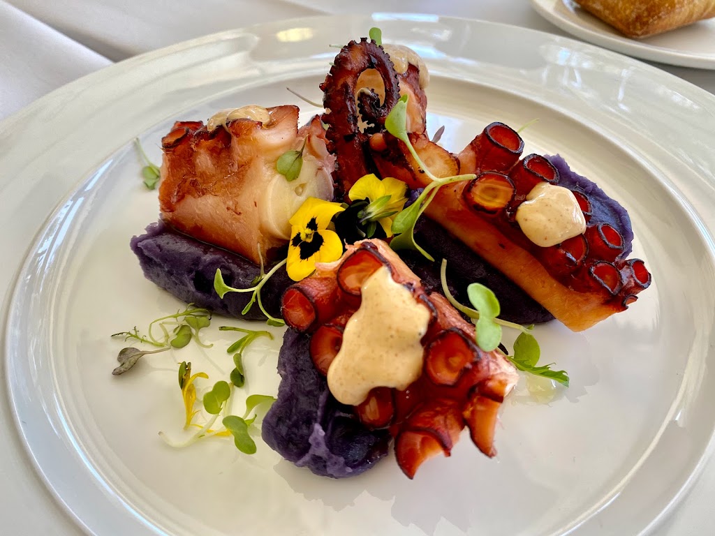 Restaurante cocteleria Castillo de Javier — Comida y bebida