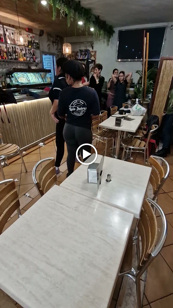 Cafe Bar Luis Juarez — Videos