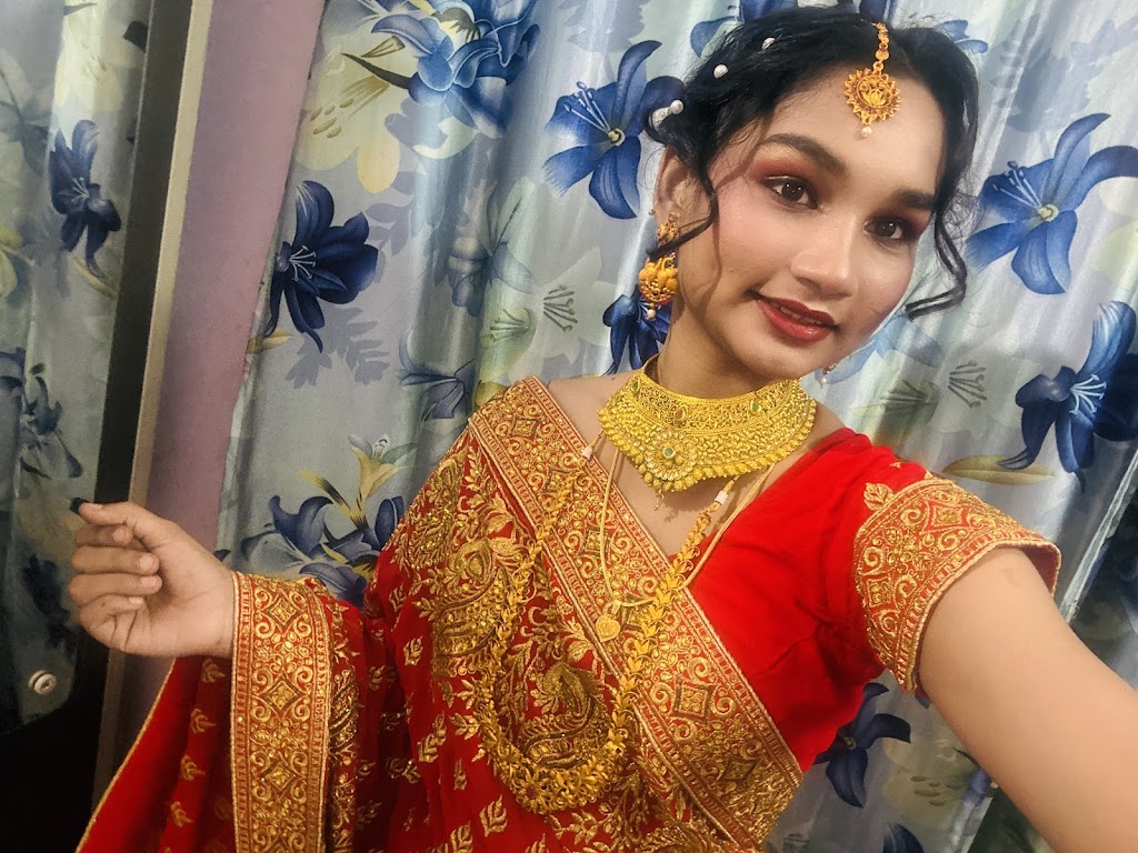 Kavi Beautician And Make Up Artist