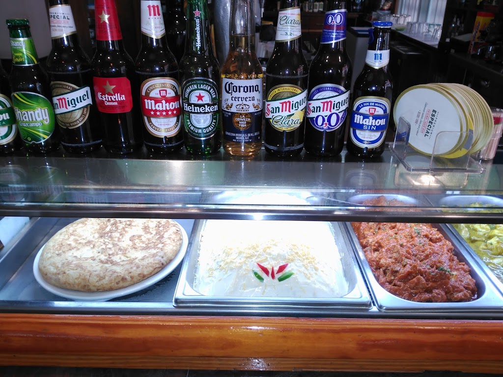 Cerveceria Juanito — Comida y bebida