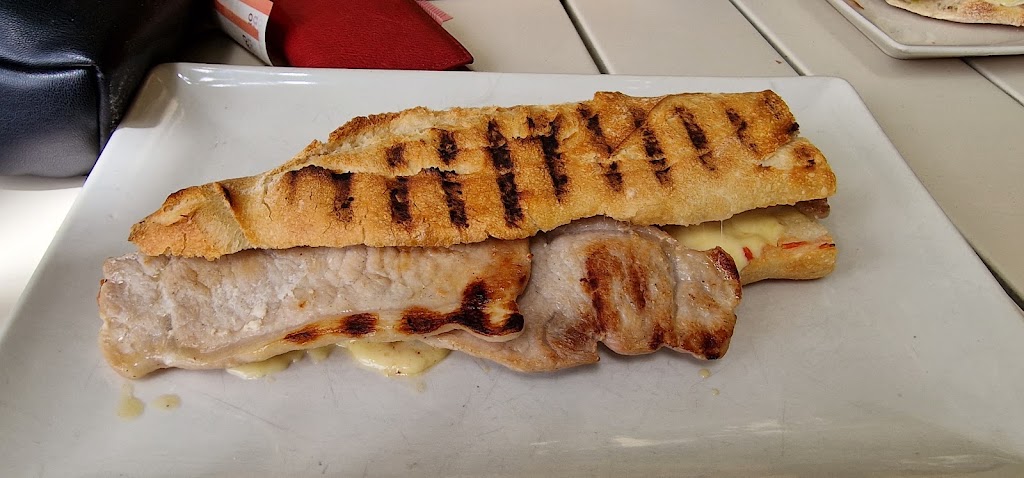 Orriols Panaderia - Cafeteria — Comida y bebida