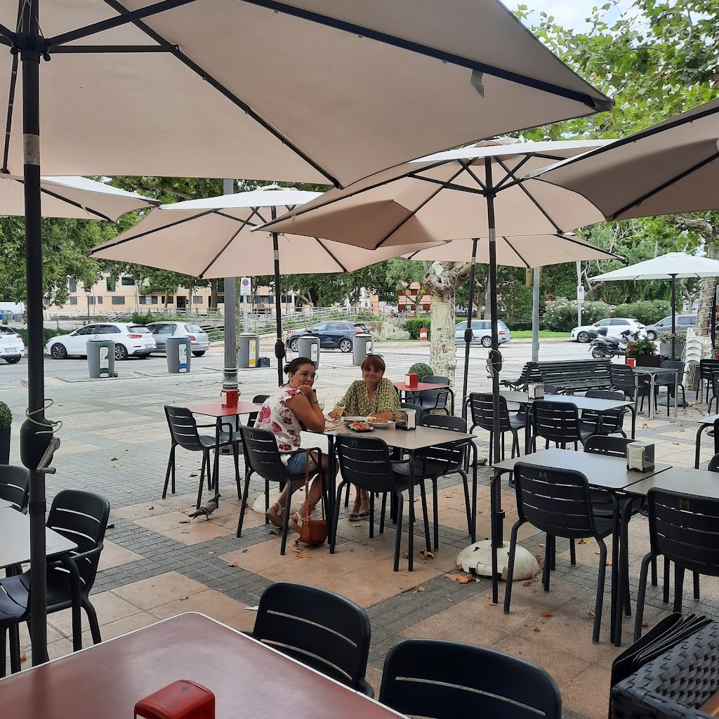 "LA MURALLA" Bar-Restaurant (Barri Antic Cambrils) — Ambiente