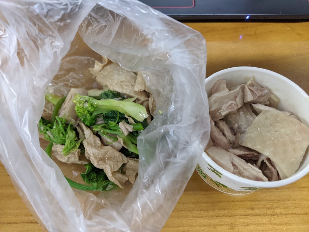 戰鬥雞 油雞/醉雞 鮮燙蔬菜 南苗光復店 的照片