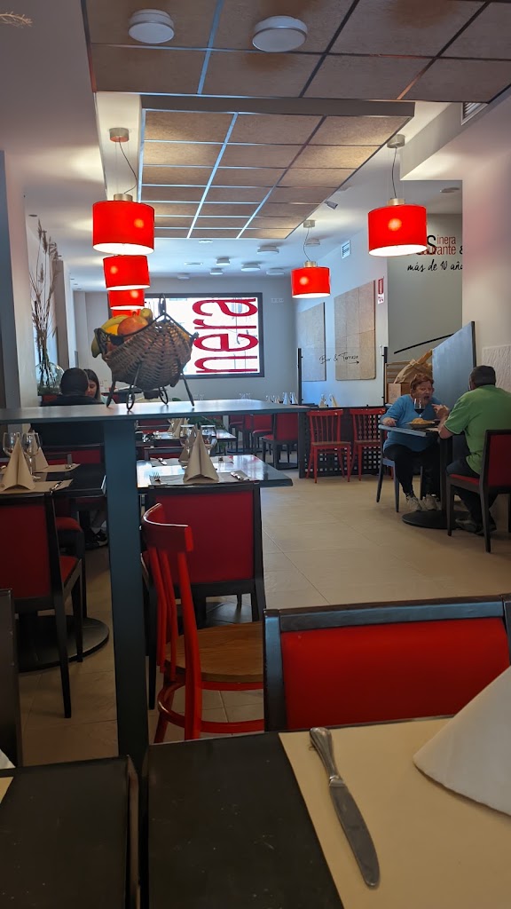 Restaurante Resinera / Hostal Elvira — Ambiente