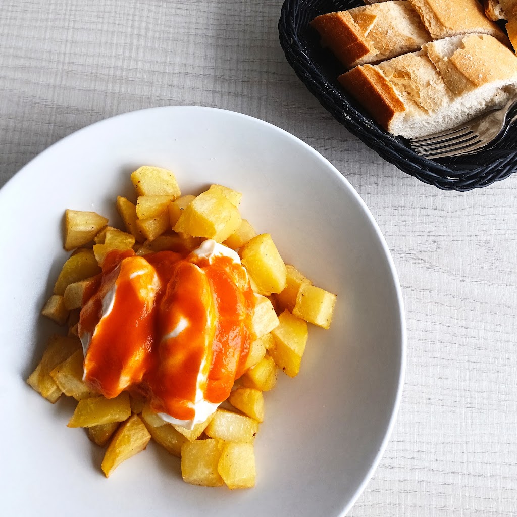 La Isla Cafe Bar — Comida y bebida